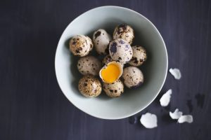 свіже перепелине яйце
