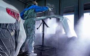 як фарбують запчастини авто під час ремонту
