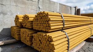 Арматура для фундаменту рифлені стрижні на майданчику