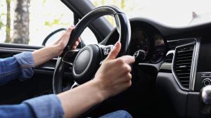діагностика авто через вібрації керма та кузова