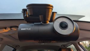 Vantrue N4 Pro S можна встановити в салоні відеореєстратор